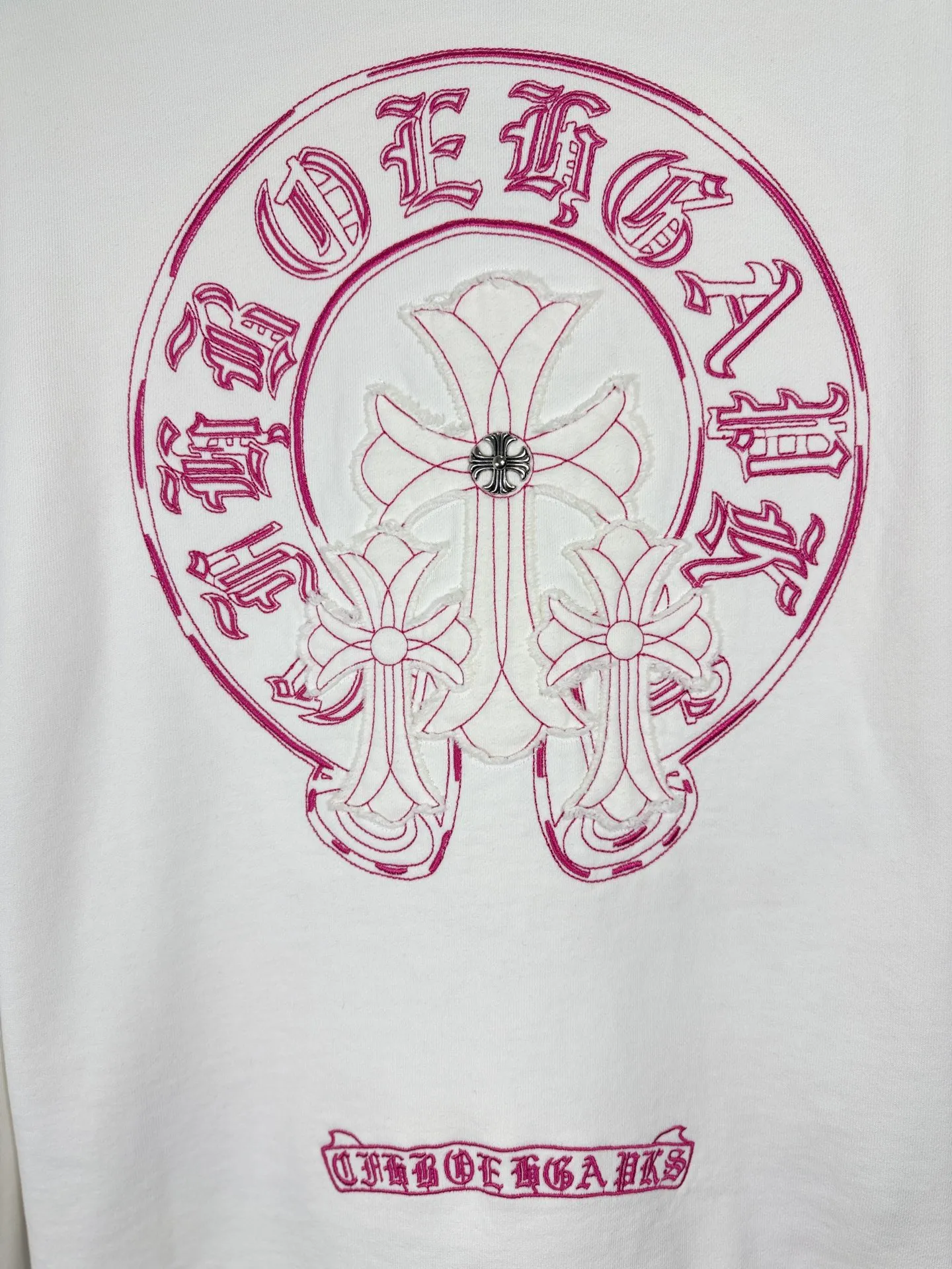 P270 top version, real shot without P, ​​different from market currency) 𝗖𝗵𝗿𝗼𝗺𝗲 𝗛𝗲𝗮𝗿𝘁𝘀/Cro Heart 2025 washed patch embroidery autumn and winter new original single counter American laser burnt 3D three-dimensional color embroidered couple casual sweatshirt 👑The highest version! Customized fabric 420g tripe terry fabric! American acid-washed and distressed original fabric laser burnt ✟appliqué embroidery and exquisite embroidery of letters! The best-selling model in the counter, very comfortable to wear. Accessories: original molded and authenticated collar label➕100% silk wash label. Genuine purchase-grade original hangtag➕matching hanging rope➕3D hanging beads➕original packaging bag. Craftsmanship: The original version has consistent wiring! The highest version of the armhole matching technique! Color: White Black Size: S M L XL Style Number: 25-307